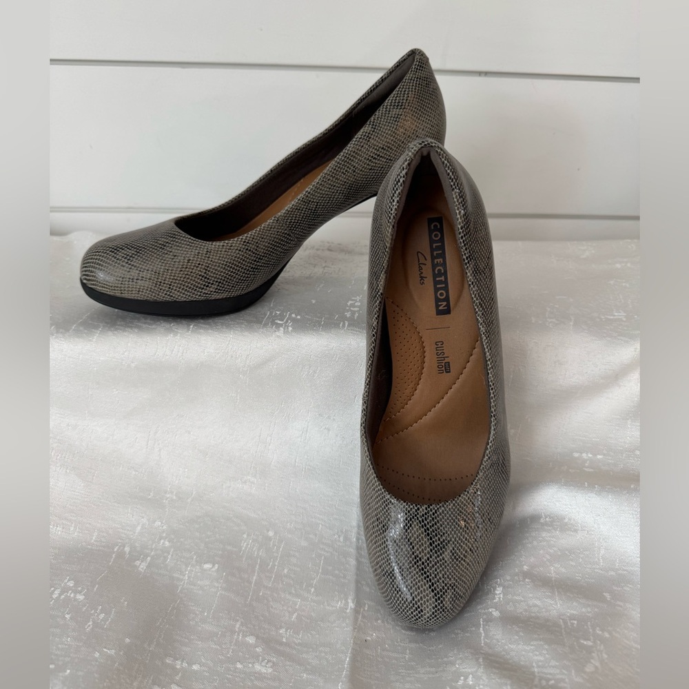 Clarks Women's Gray Snakeskin Heels - Picture 4 of 9
